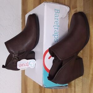 NWT "Baretraps" Reeve Woman's Shoe Size 5 1/2M